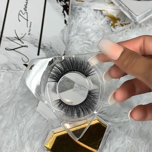 Single pair of NKBEAUTY eyelashes